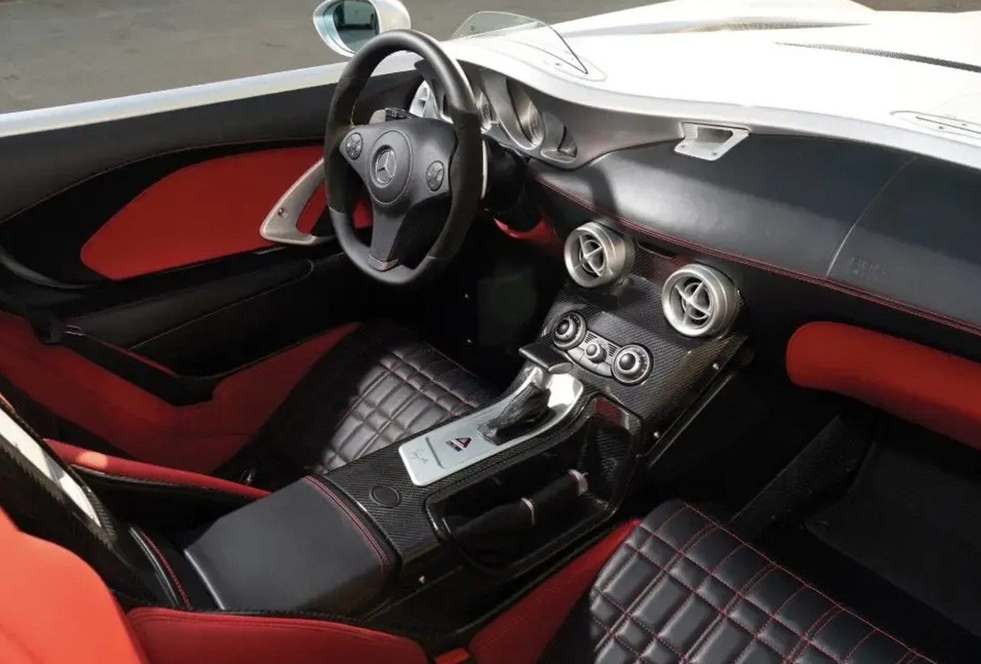 Siêu xe Mercedes-Benz đi 507 km được bán lại giá 2,55 triệu USD ảnh 3