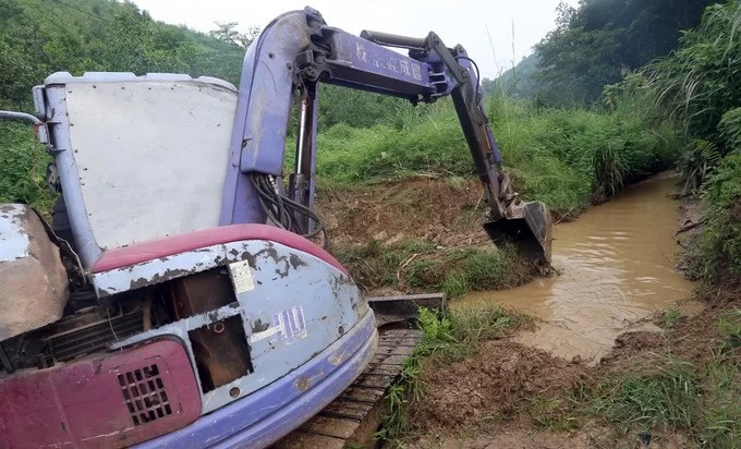 Công ty nước sạch sông Đà chôn lấp dầu thải không đúng quy định ảnh 1