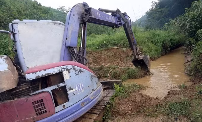 Công ty nước sạch sông Đà chôn lấp dầu thải không đúng quy định ảnh 1