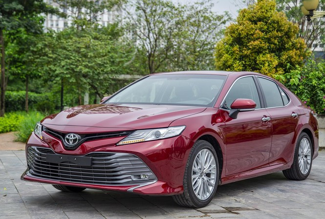 Sedan phân khúc D: Song đấu Toyota Camry và Mazda 6 ảnh 1