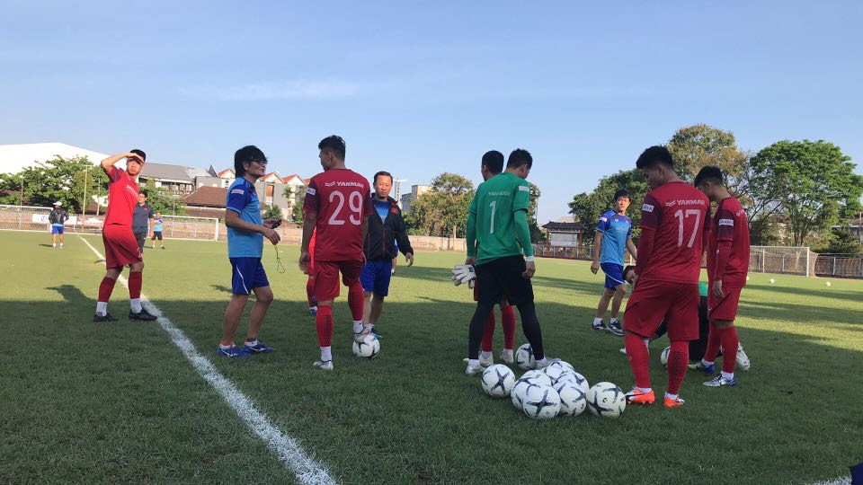 Tuyển Việt Nam gặp khó ở buổi tập đầu tiên trên đất Indonesia ảnh 2