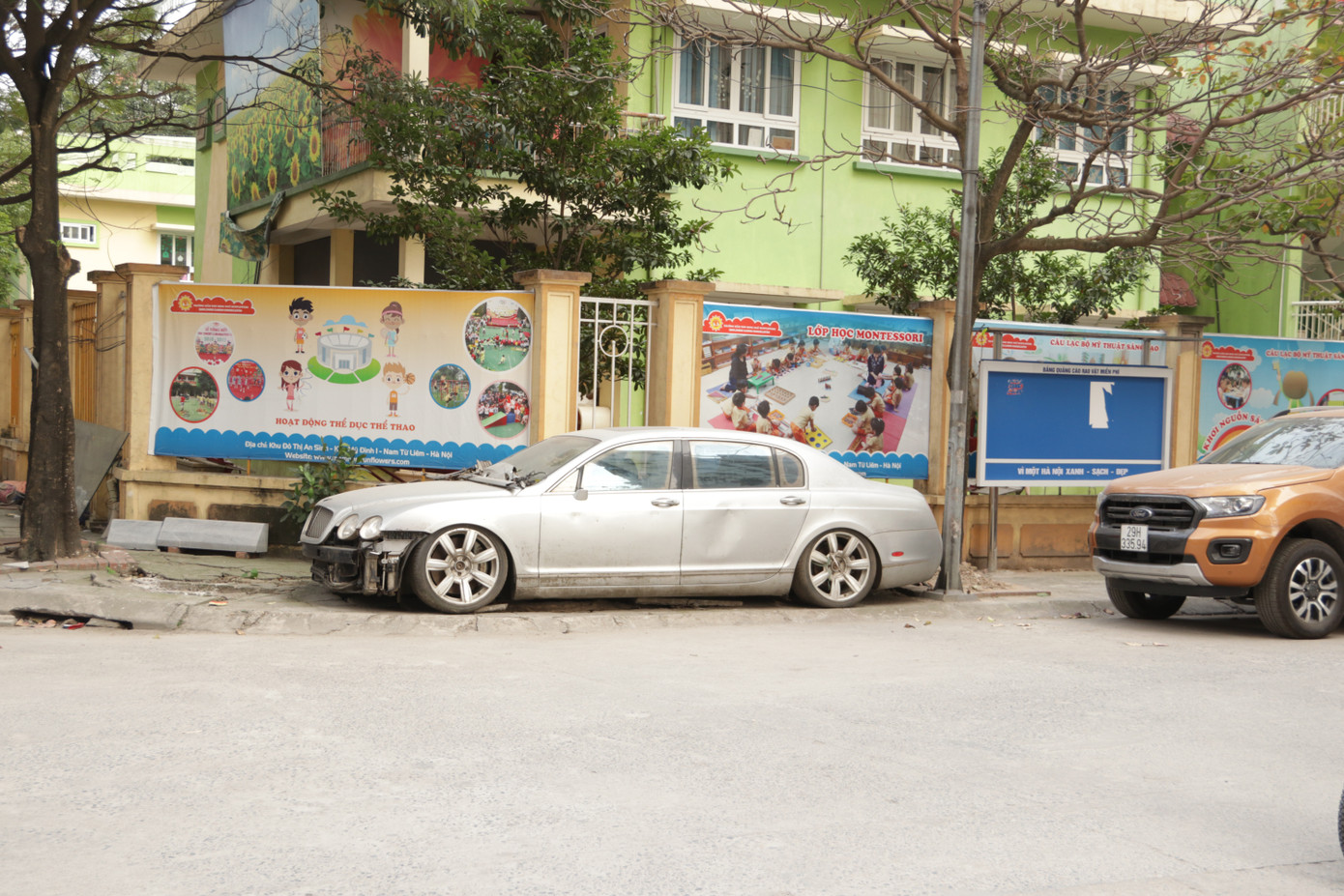 Bí ẩn chủ nhân những siêu xe bị lãng quên nhiều năm trên vỉa hè Hà Nội ảnh 1