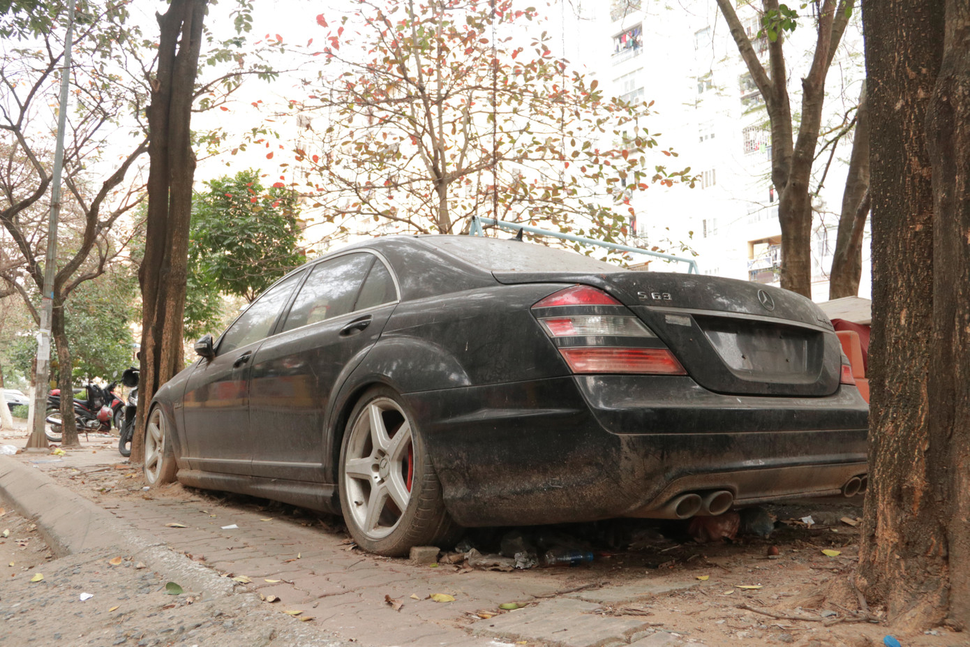 Bí ẩn chủ nhân những siêu xe bị lãng quên nhiều năm trên vỉa hè Hà Nội ảnh 27