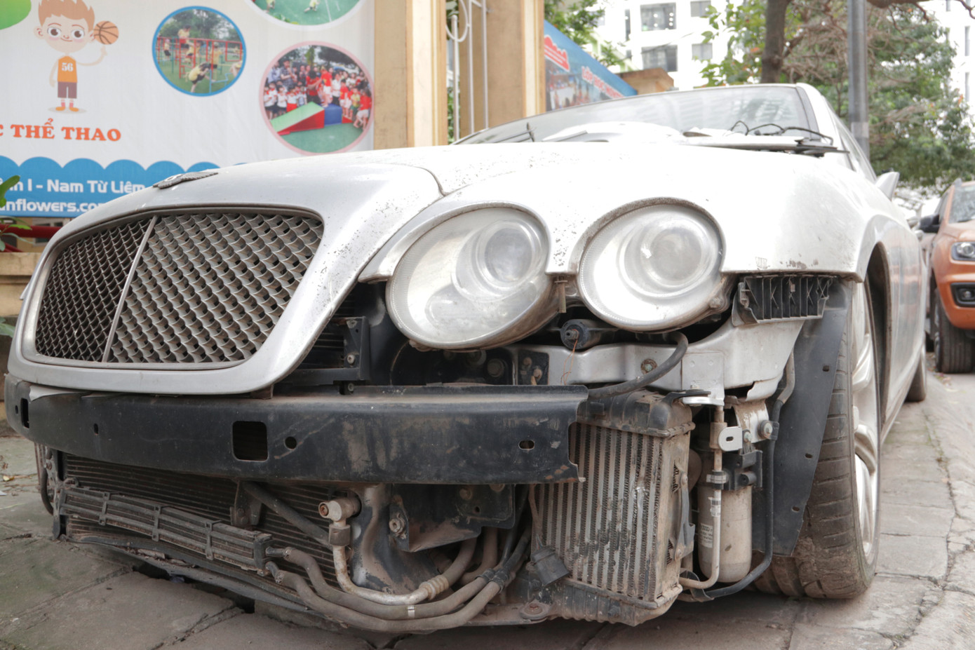 Bí ẩn chủ nhân những siêu xe bị lãng quên nhiều năm trên vỉa hè Hà Nội ảnh 3