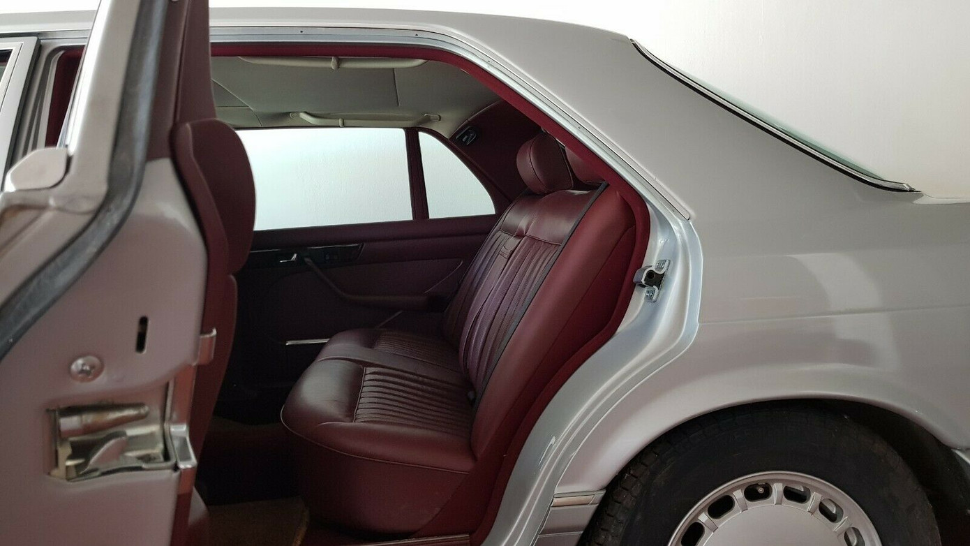 Xe Mercedes 33 năm tuổi còn 'mới cứng' định giá gần 4 tỷ đồng ảnh 5