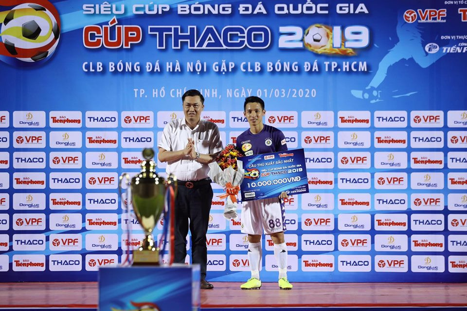 Văn Quyết hôn Siêu Cup, Duy Mạnh được cõng lên nhận giải ảnh 10
