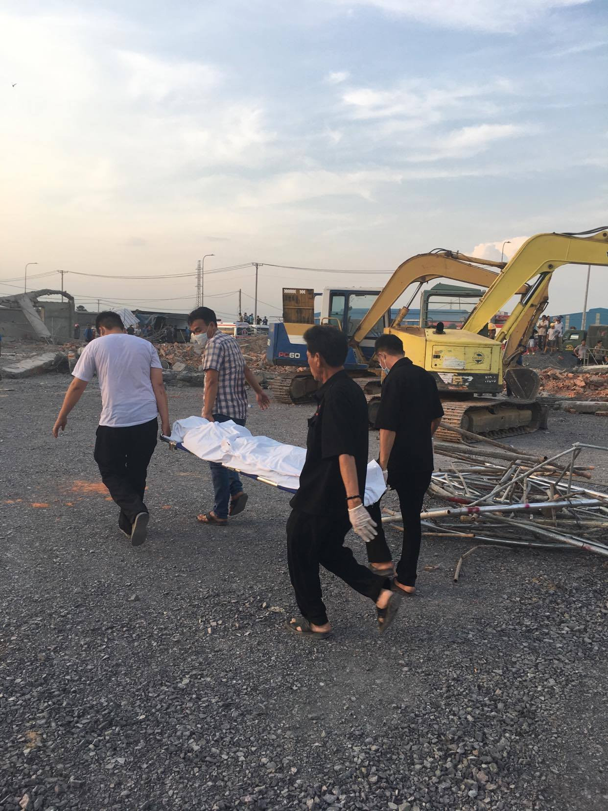 Sập nhà xưởng ở Đồng Nai, ít nhất 10 người tử vong ảnh 7