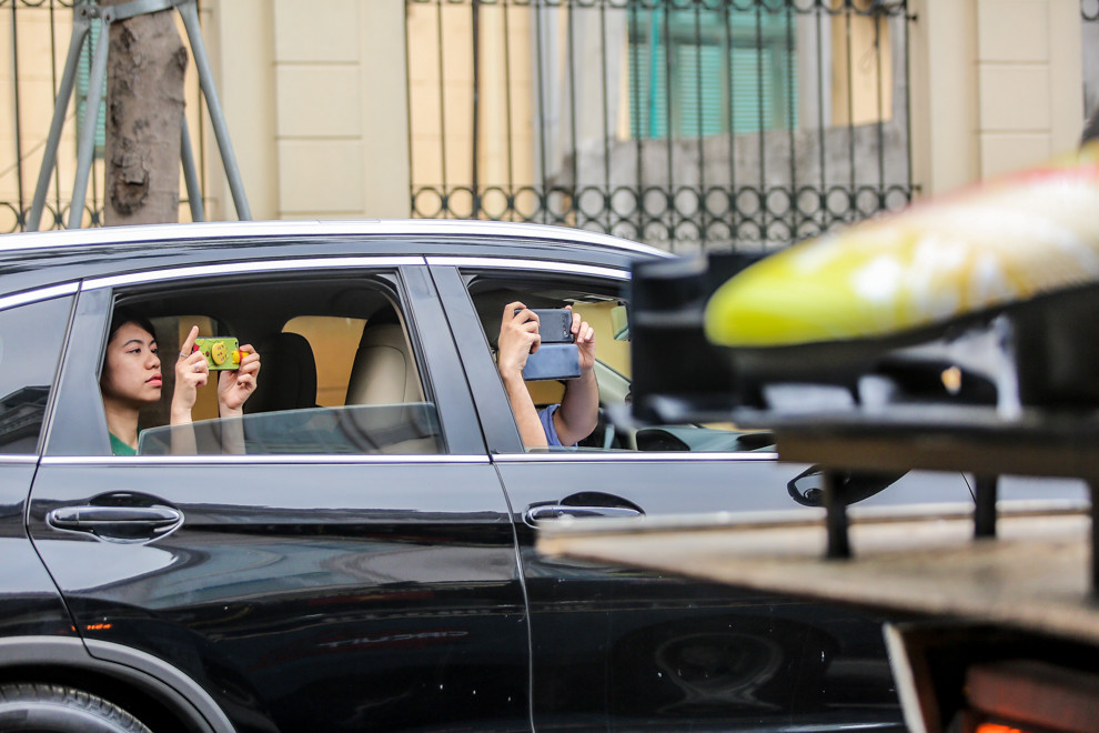 Bắt gặp xe đua F1 diễu hành trên đường phố Thủ đô ảnh 9