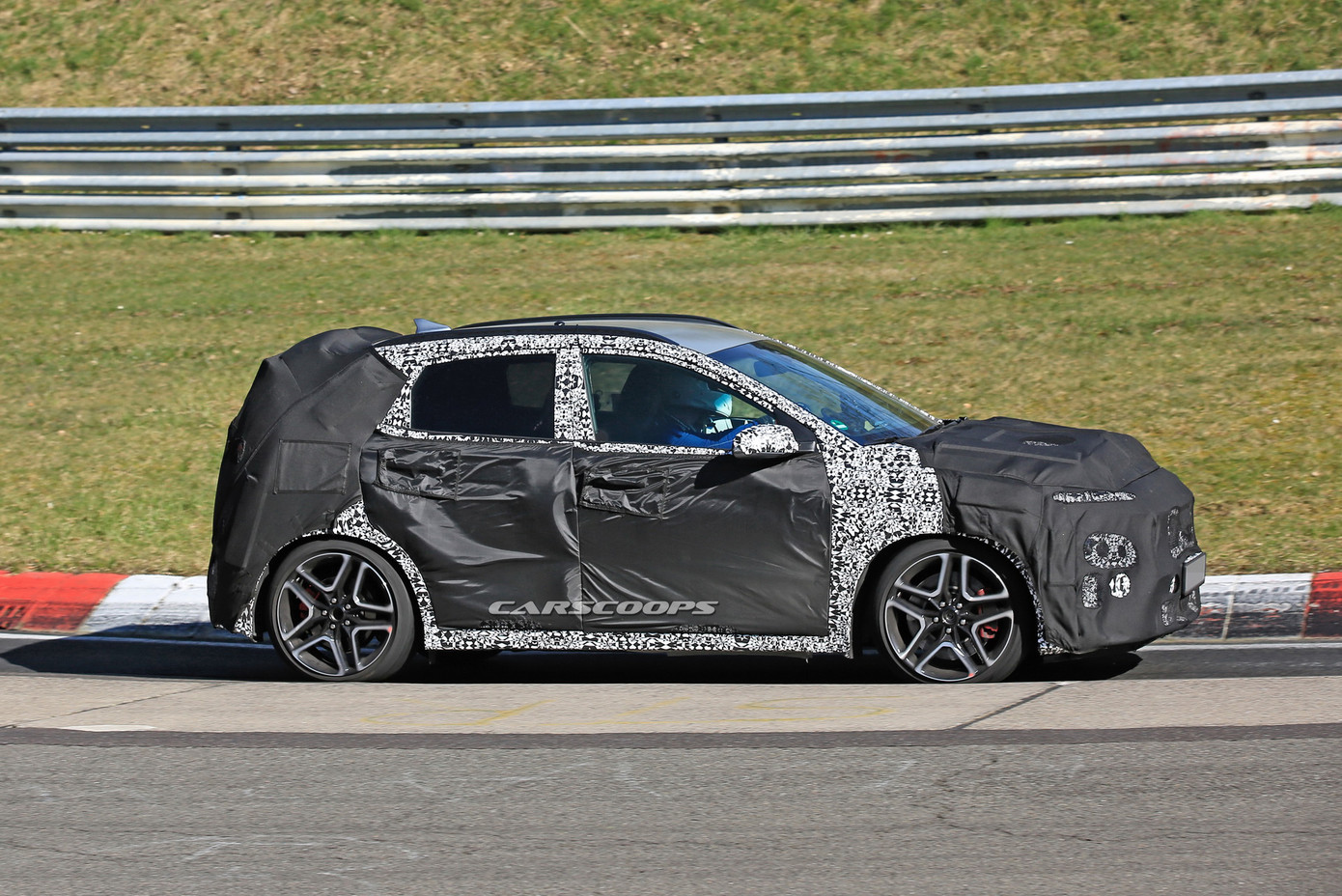 Hyundai Kona phiên bản hiệu suất cao lộ ảnh chạy thử ảnh 1