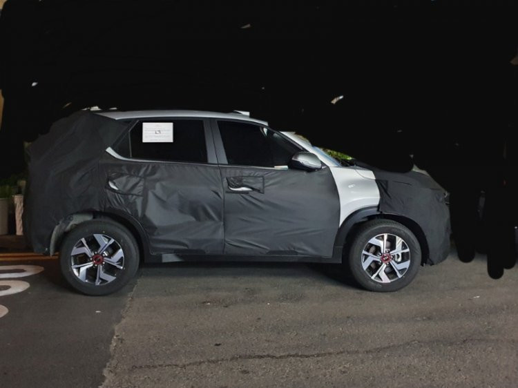 Kia Sonet lộ ảnh chạy thử mới, không có phanh đĩa bánh sau ảnh 1