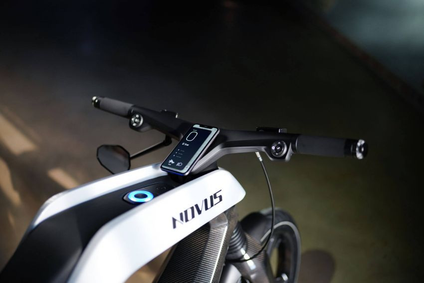 Xe máy điện kiểu dáng lạ, giá bán ngang ôtô ảnh 2