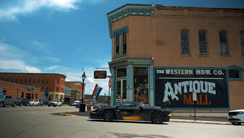 Người phụ nữ với sở thích sưu tập siêu xe McLaren ảnh 3