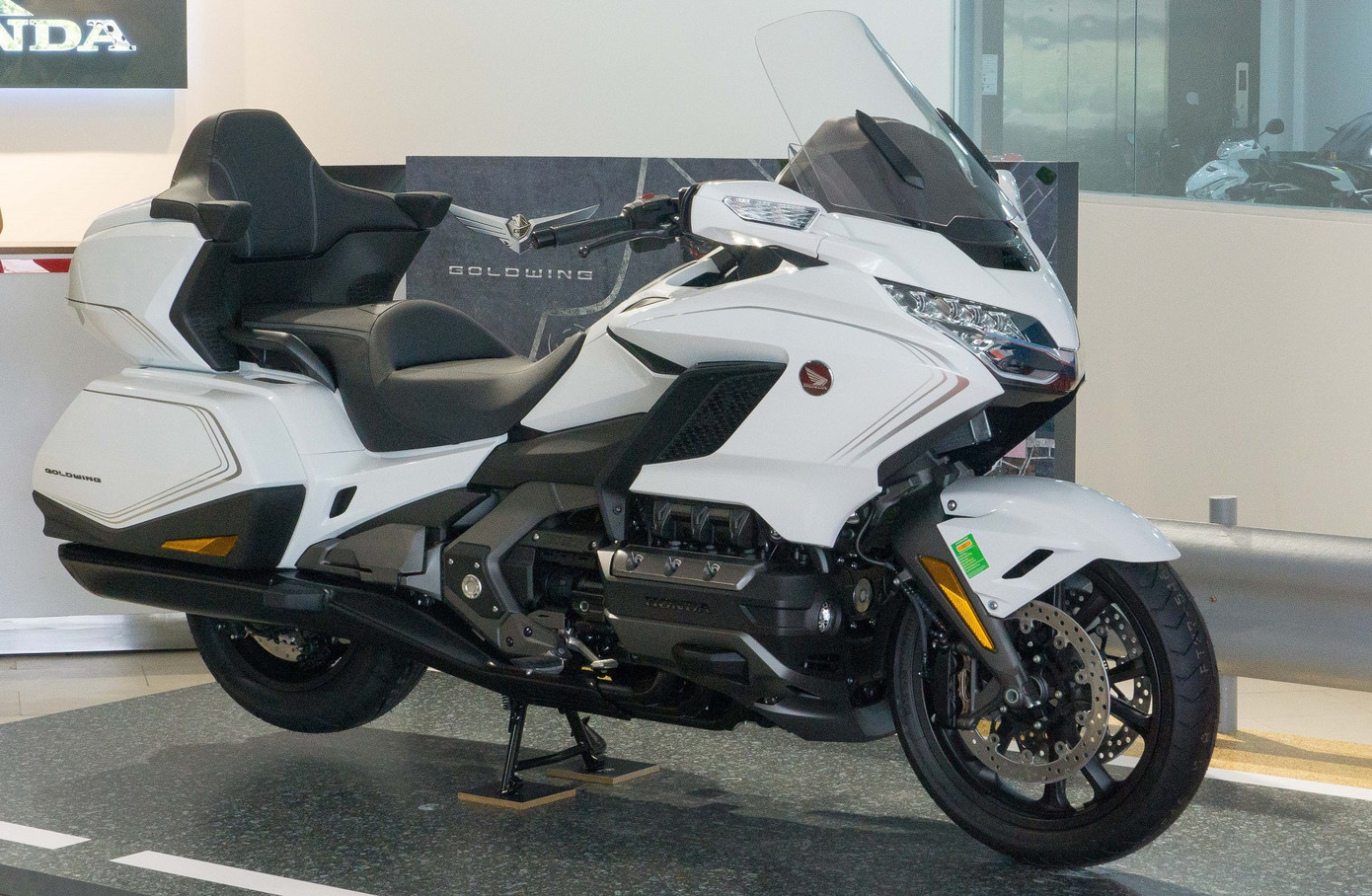 Hình ảnh thực tế siêu môtô giá ngang VinFast Lux A2.0 ảnh 12