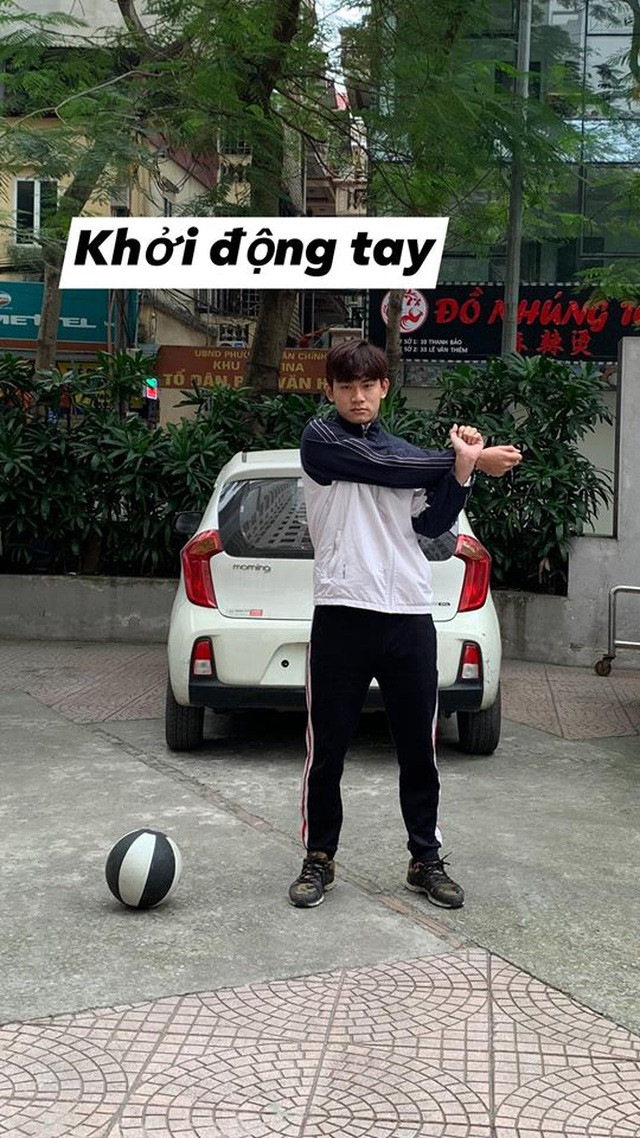 Nam sinh gây 'sốt mạng' với tuyển tập bài học thể dục online mùa dịch ảnh 5