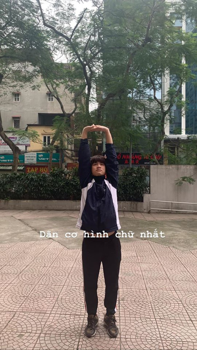Nam sinh gây 'sốt mạng' với tuyển tập bài học thể dục online mùa dịch ảnh 3