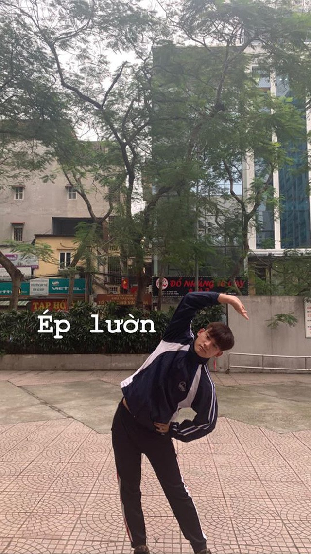 Nam sinh gây 'sốt mạng' với tuyển tập bài học thể dục online mùa dịch ảnh 4