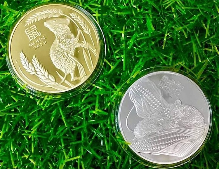 Tờ 2 USD in hình chuột mạ vàng được rao bán rầm rộ ảnh 2