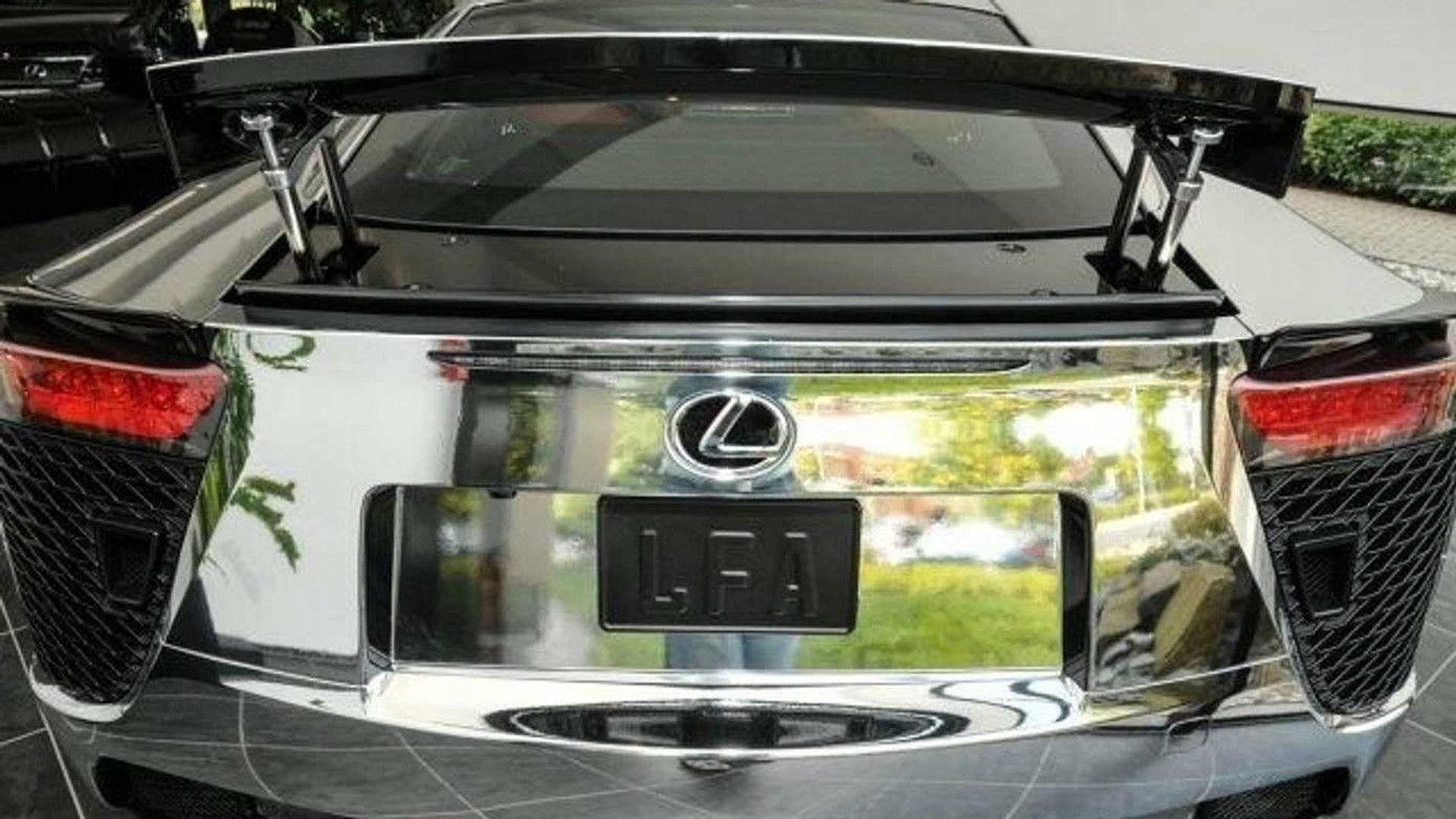 Siêu xe Lexus LFA cũ được bán giá hơn 1 triệu euro ảnh 4