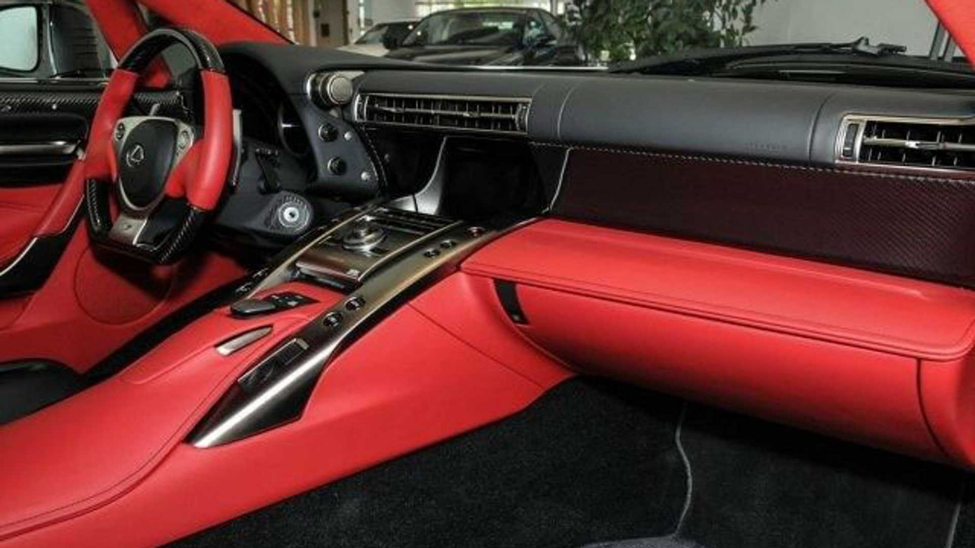 Siêu xe Lexus LFA cũ được bán giá hơn 1 triệu euro ảnh 7