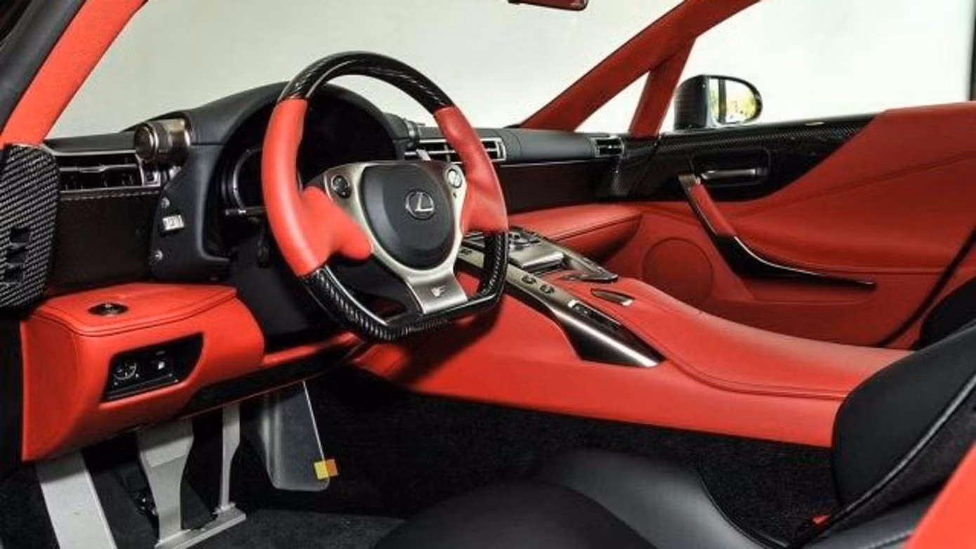 Siêu xe Lexus LFA cũ được bán giá hơn 1 triệu euro ảnh 5