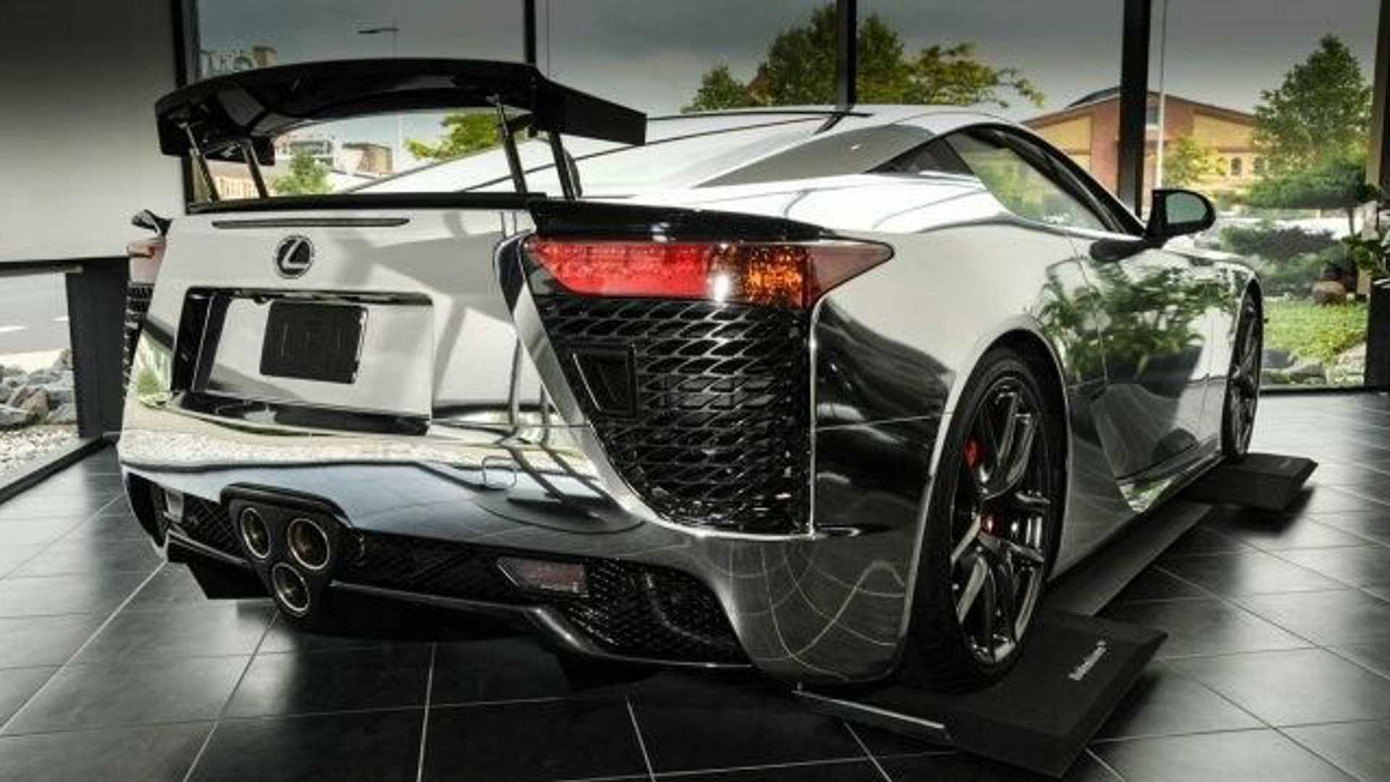 Siêu xe Lexus LFA cũ được bán giá hơn 1 triệu euro ảnh 2