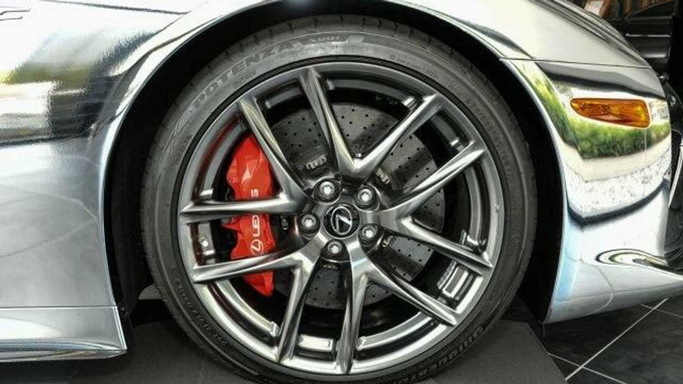 Siêu xe Lexus LFA cũ được bán giá hơn 1 triệu euro ảnh 3