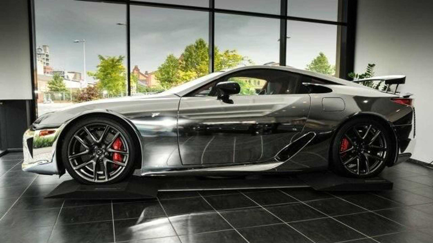 Siêu xe Lexus LFA cũ được bán giá hơn 1 triệu euro ảnh 1