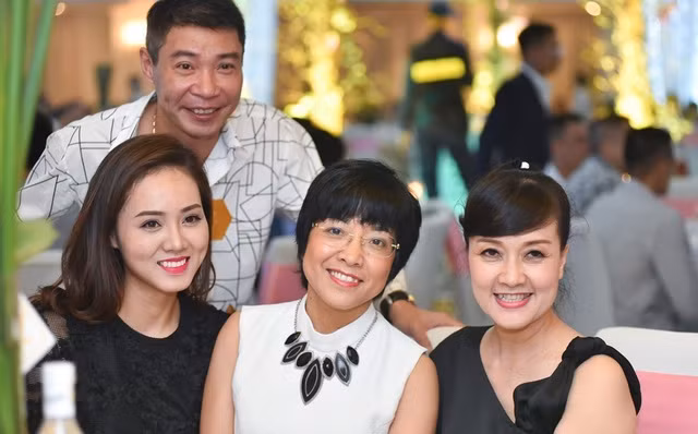 NSND Công Lý: 'Tôi cảm động vì sau ly hôn, hai vợ đầu cư xử rất văn minh' ảnh 2