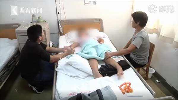 Bé gái 6 tuổi liệt nửa người sau khi tập uốn dẻo với cô giáo ảnh 2