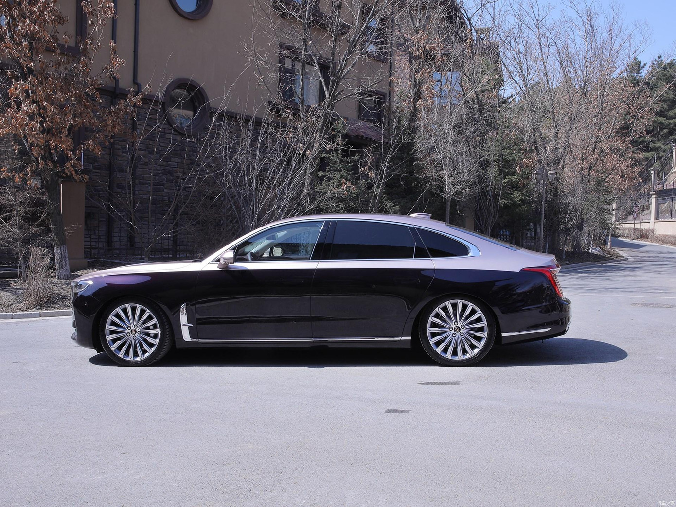 Xe sang Trung Quốc cạnh tranh Mercedes E-Class trình làng ảnh 1