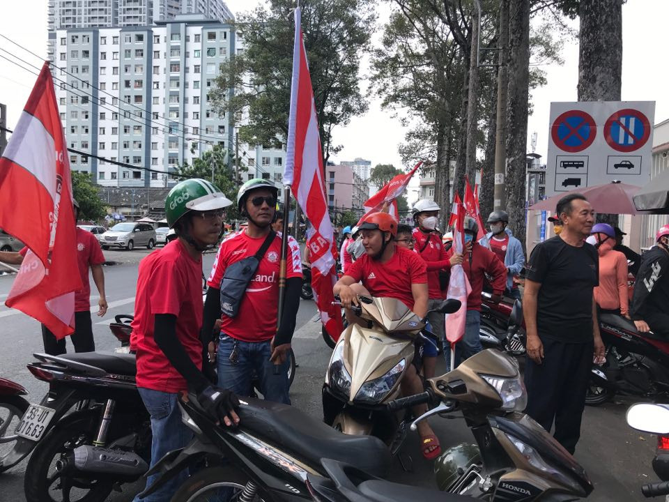 Những cổ động viên siêu may mắn ở Siêu cúp Quốc gia-cúp THACO 2019 ảnh 2