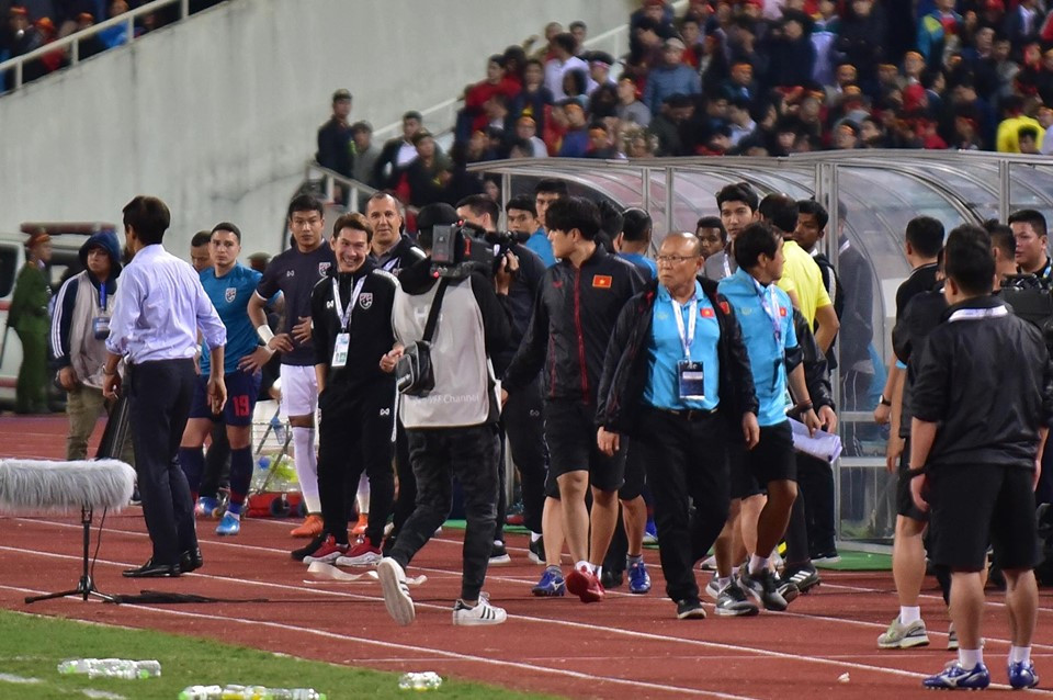 HLV Park Hang Seo nổi cơn tam bành vì đòn tâm lý của đối phương ảnh 9