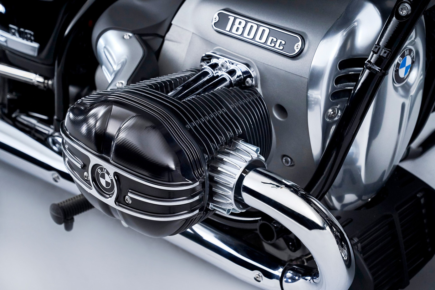 BMW trình làng môtô R18 với động cơ Boxer mạnh nhất ảnh 7