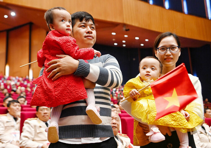 Trúc Nhi, Diệu Nhi gây xúc động tại Đại hội thi đua yêu nước ảnh 1