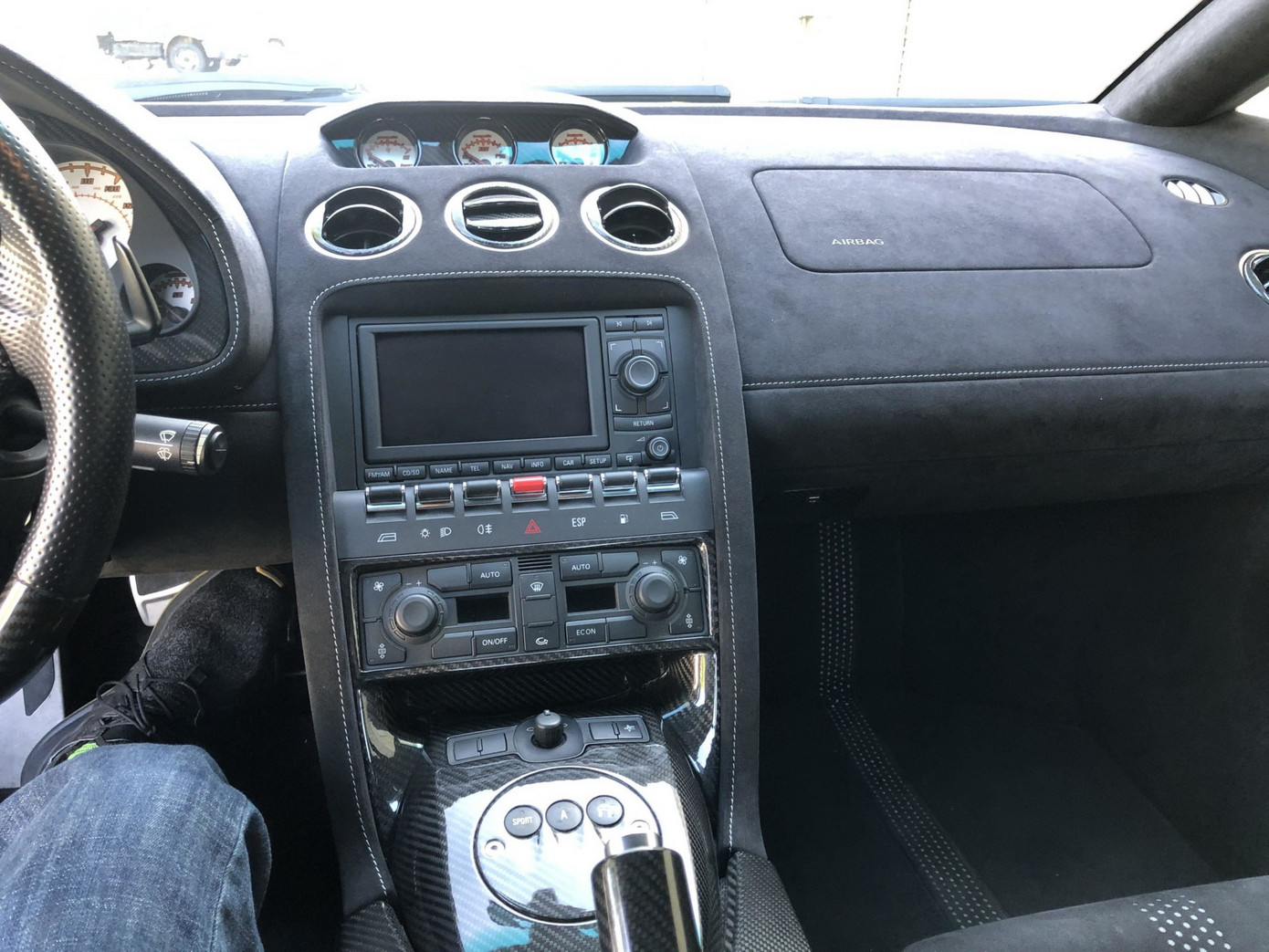 Siêu xe Lamborghini Gallardo Superleggera 2008 được đấu giá 1,8 tỷ đồng ảnh 15