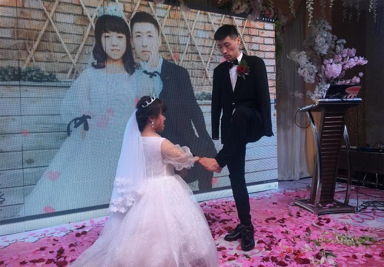 Chuyện tình của cô gái 1,1 mét và chàng trai không tay ảnh 2