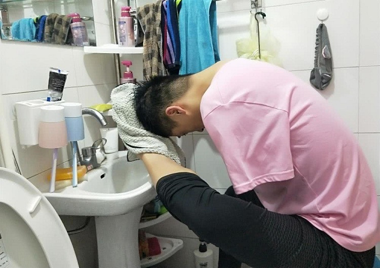 Chuyện tình của cô gái 1,1 mét và chàng trai không tay ảnh 1