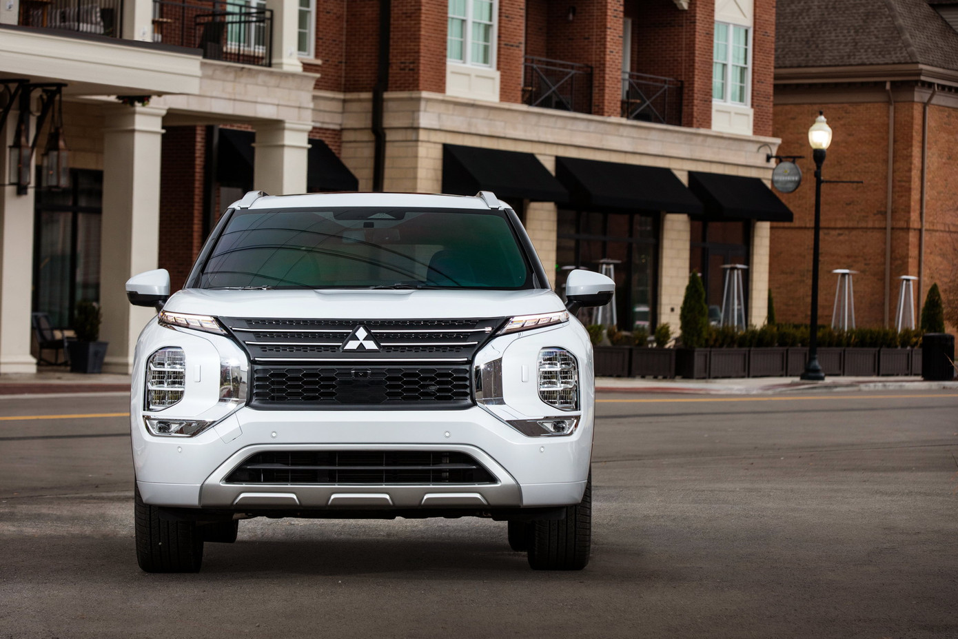 Mitsubishi Outlander thế hệ mới chính thức trình làng ảnh 1