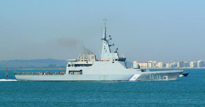 Tàu hải quân bị chìm sau khi 'tấn công' tàu du lịch, bí ẩn là đây ảnh 1