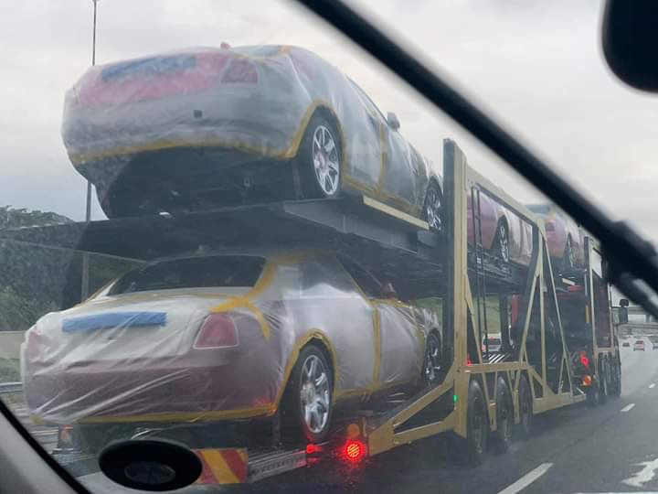 Sau 19 xe Rolls-Royce, vua châu Phi chi núi tiền 'tậu' hàng trăm chiếc BMW? ảnh 1