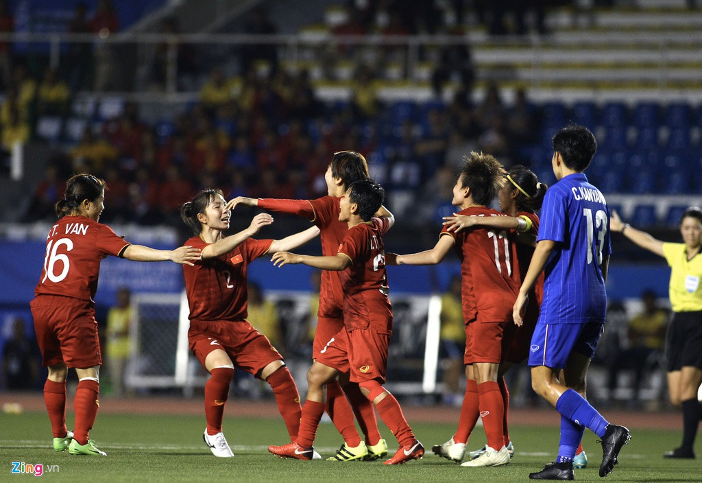 Chân rướm máu, cầu thủ nữ Việt Nam nén đau đá trận chung kết vs Thái Lan ảnh 5