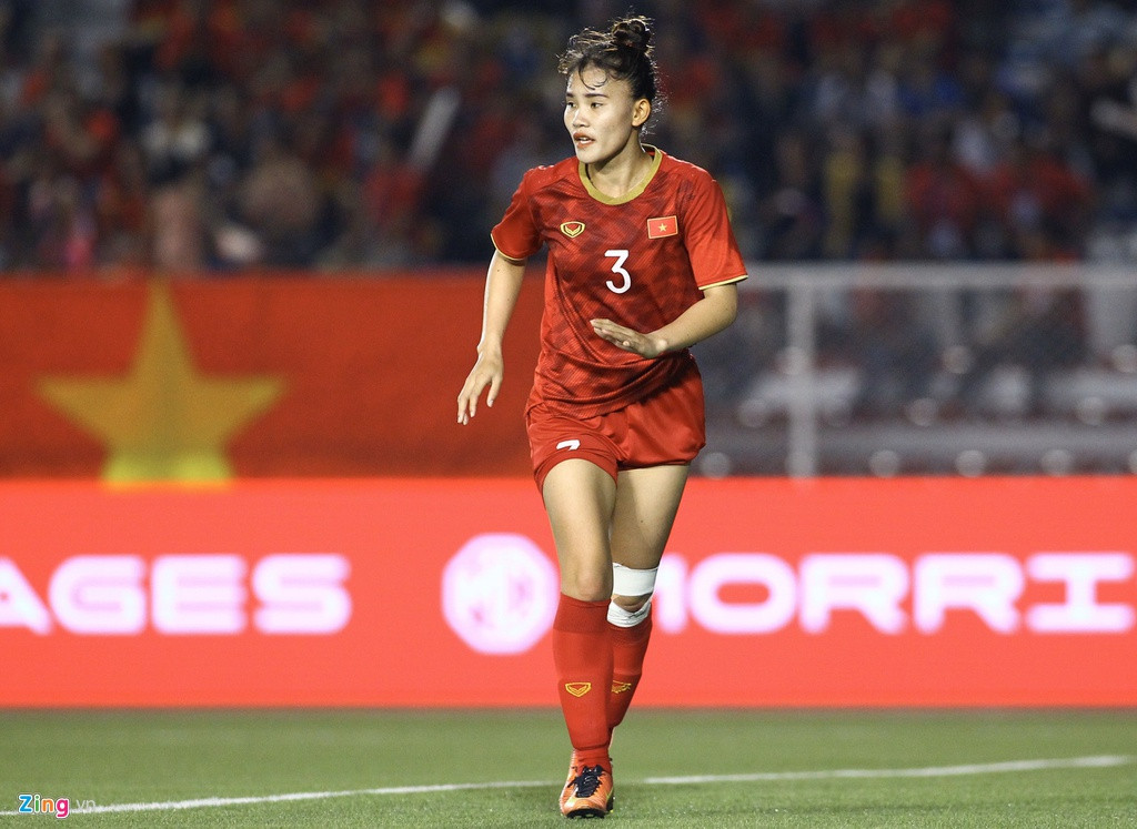 Chân rướm máu, cầu thủ nữ Việt Nam nén đau đá trận chung kết vs Thái Lan ảnh 3