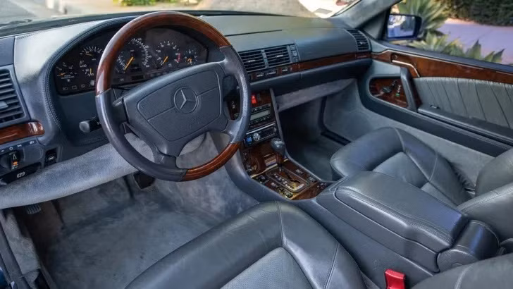 Đấu giá xe Mercedes-Benz hơn 20 năm tuổi của Michael Jordan ảnh 4