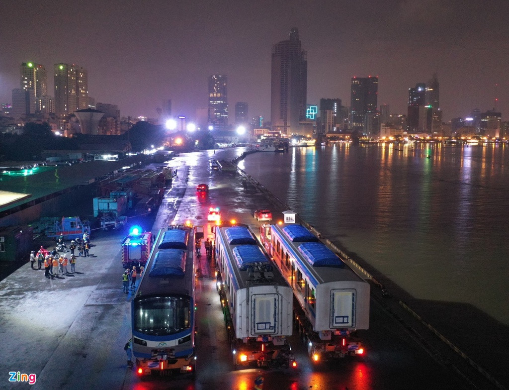 Ba giờ vận chuyển tàu metro về đến depot Long Bình ảnh 1