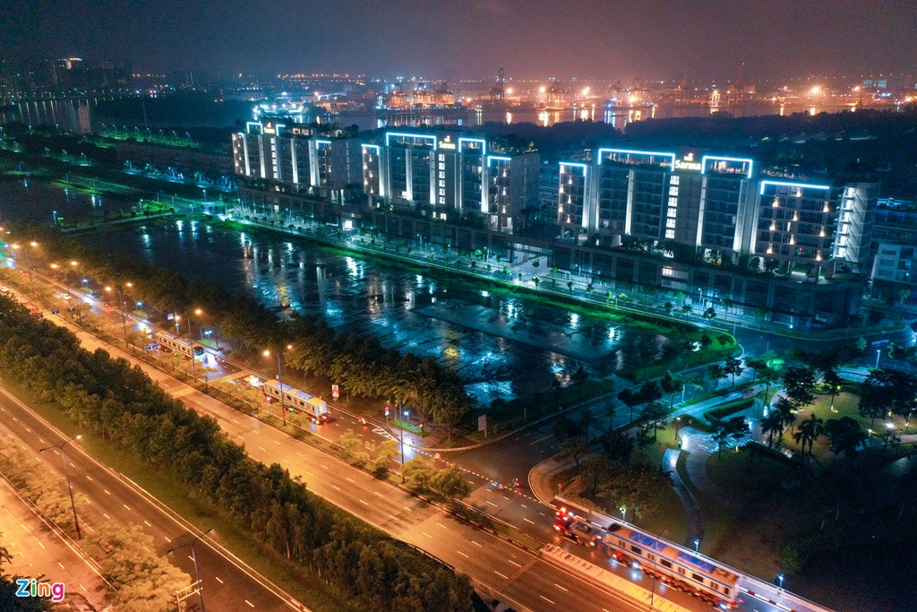 Ba giờ vận chuyển tàu metro về đến depot Long Bình ảnh 8