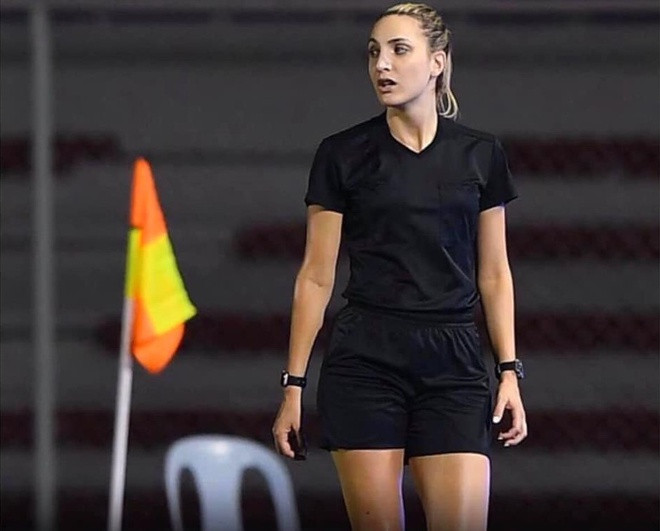 Nữ trọng tài được fan Việt 'truy tìm' sau chung kết bóng đá nữ SEA Games ảnh 5