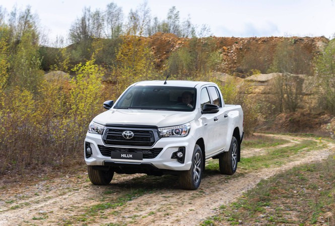 Toyota triệu hồi bán tải Hilux nhập khẩu Thái Lan ảnh 1