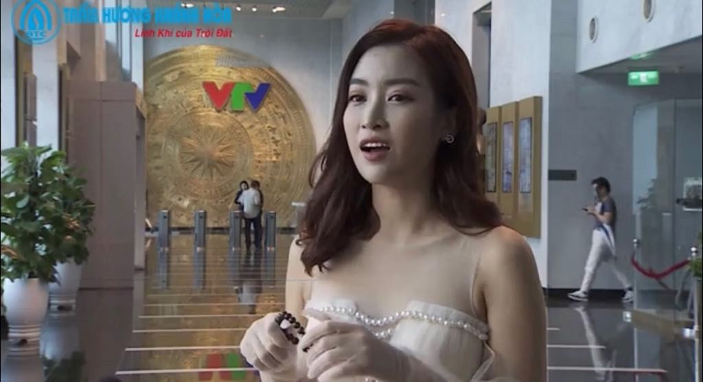 Món quà vòng Trầm hương Khánh Hoà gây bất ngờ với khách mời VTV đặc biệt Tết ảnh 5