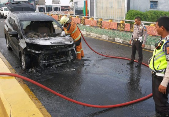 Mitsubishi Xpander từng bốc cháy ở Indonesia ảnh 1