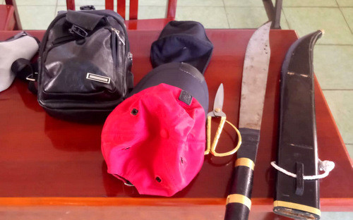 Tên cướp đòi cưỡng bức chủ nhà ảnh 1